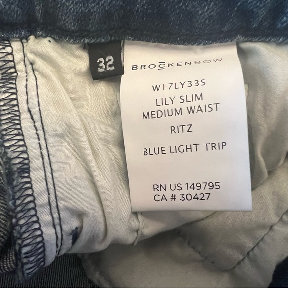 Brockenbow Lily Slim Medium Waist Ritz Blue Light Trip Jeans NWOT B17/9 - Picture 9 of 13